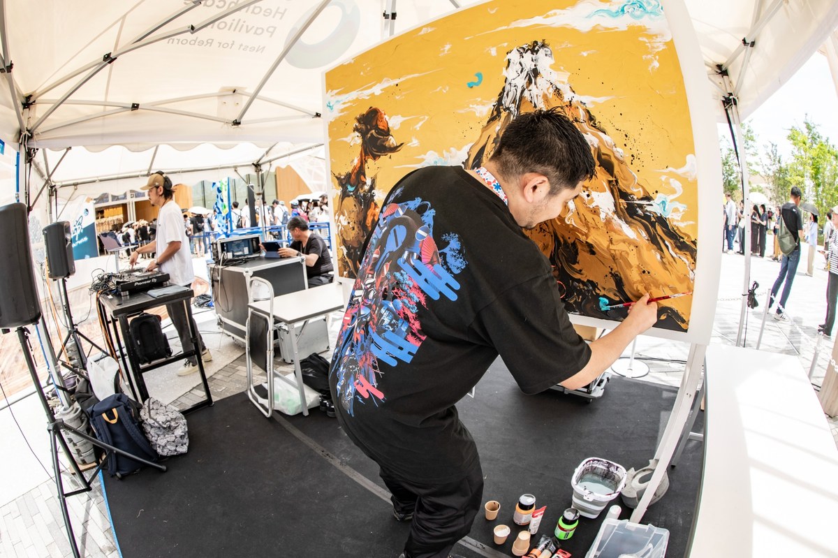 大阪・関西万博でのMOFライブアート（画家・森田学）